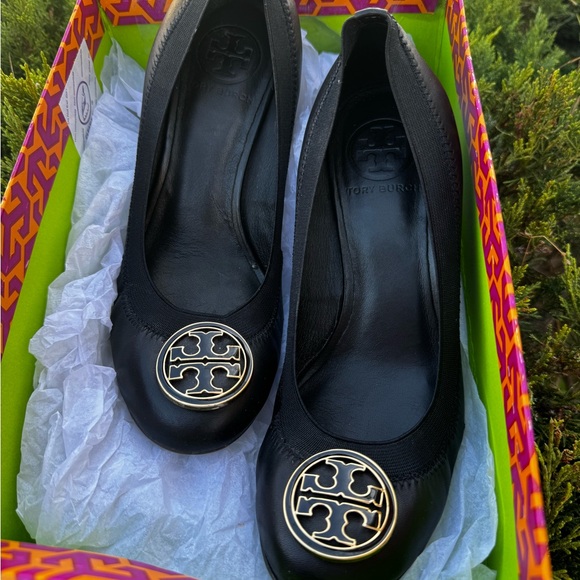 Tory Burch Caroline Elastic Wedge - Picture 14 of 14